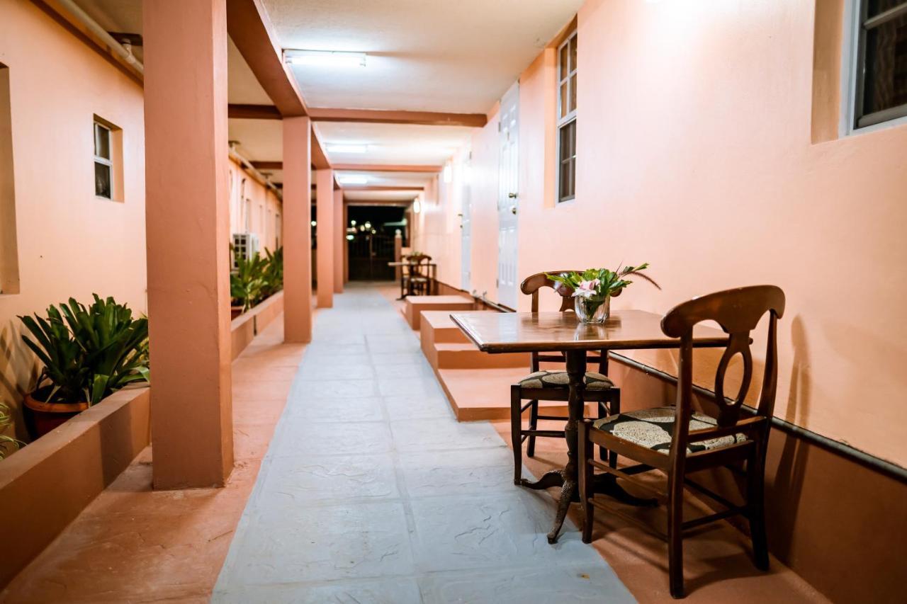 Connie'S Comfort Suites セントジョンズ エクステリア 写真