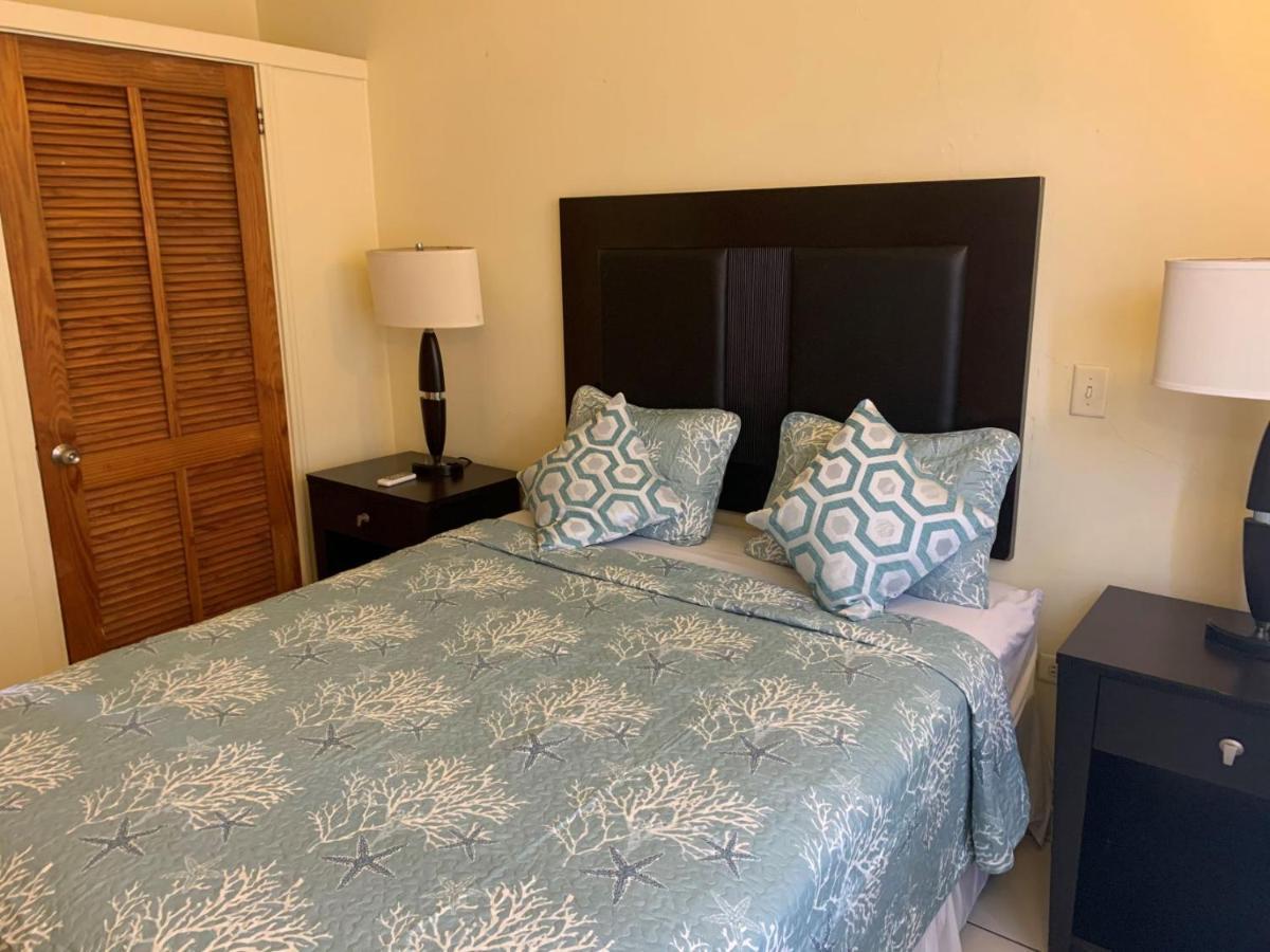 Connie'S Comfort Suites セントジョンズ エクステリア 写真