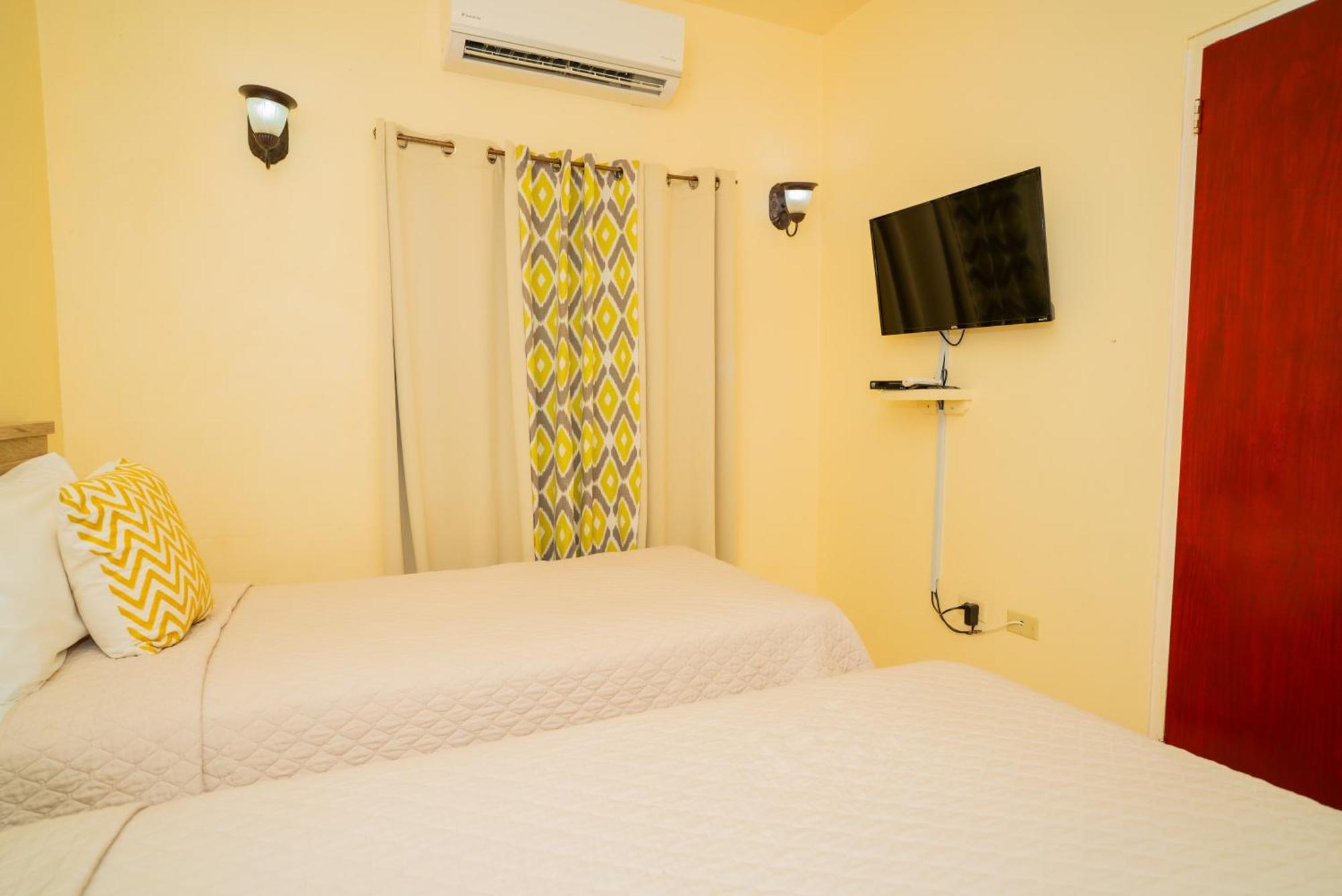 Connie'S Comfort Suites セントジョンズ エクステリア 写真