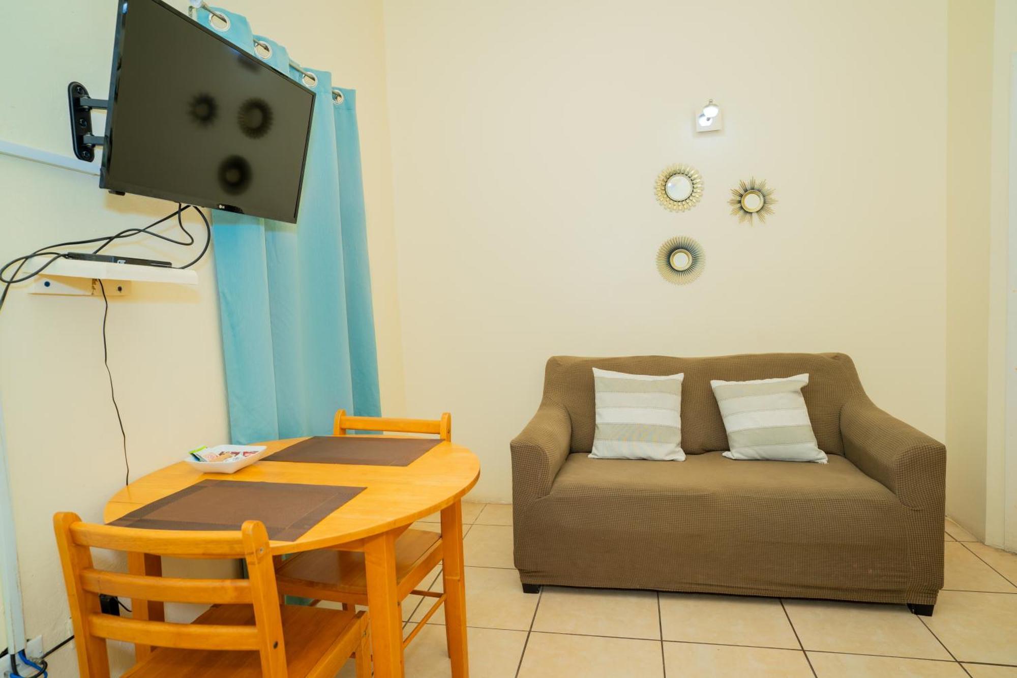 Connie'S Comfort Suites セントジョンズ エクステリア 写真