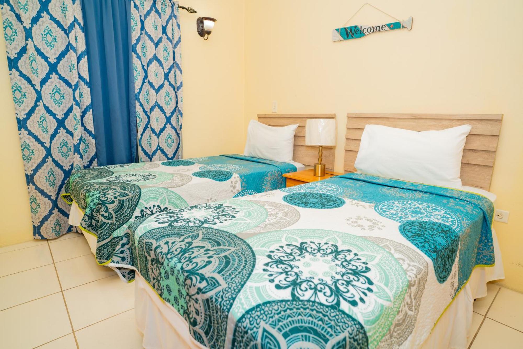 Connie'S Comfort Suites セントジョンズ エクステリア 写真