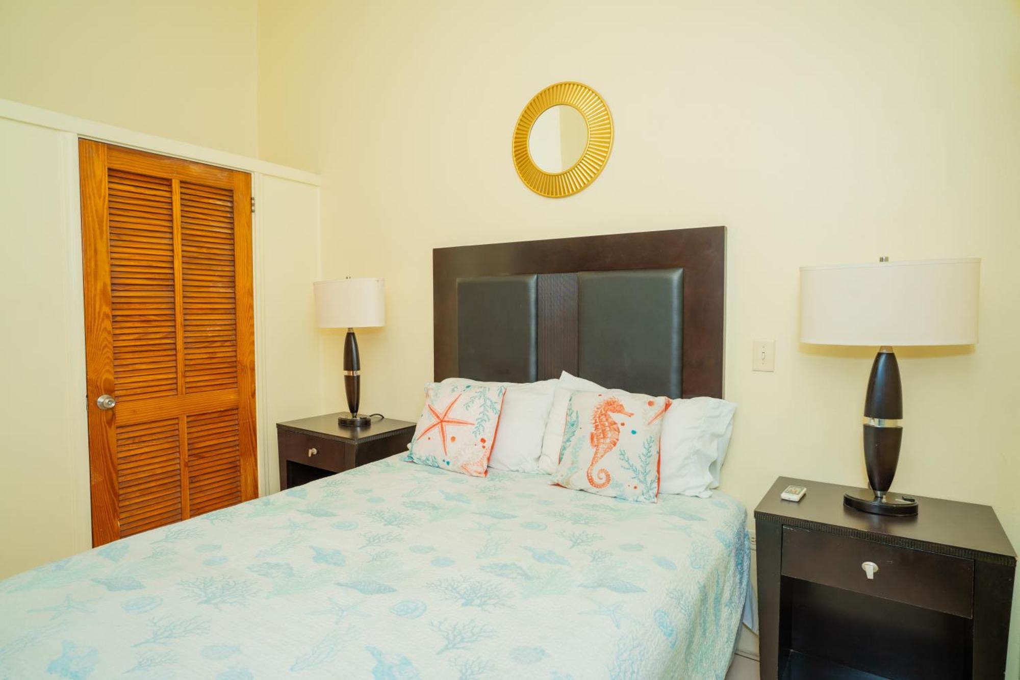 Connie'S Comfort Suites セントジョンズ エクステリア 写真