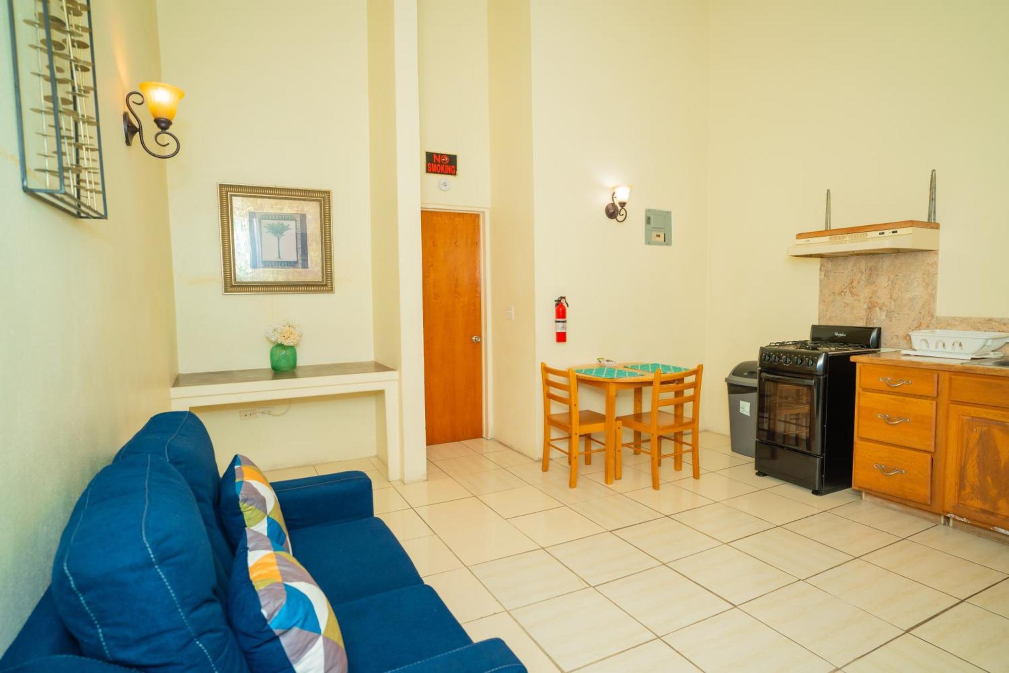 Connie'S Comfort Suites セントジョンズ エクステリア 写真