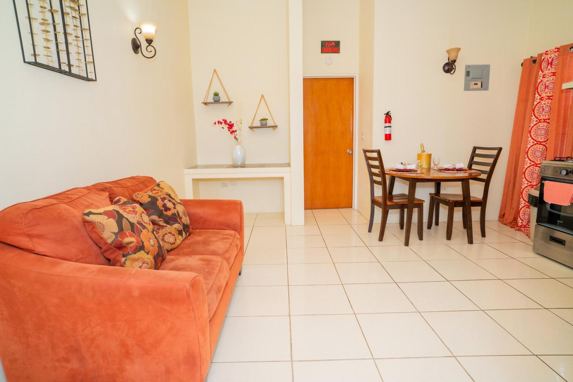 Connie'S Comfort Suites セントジョンズ エクステリア 写真