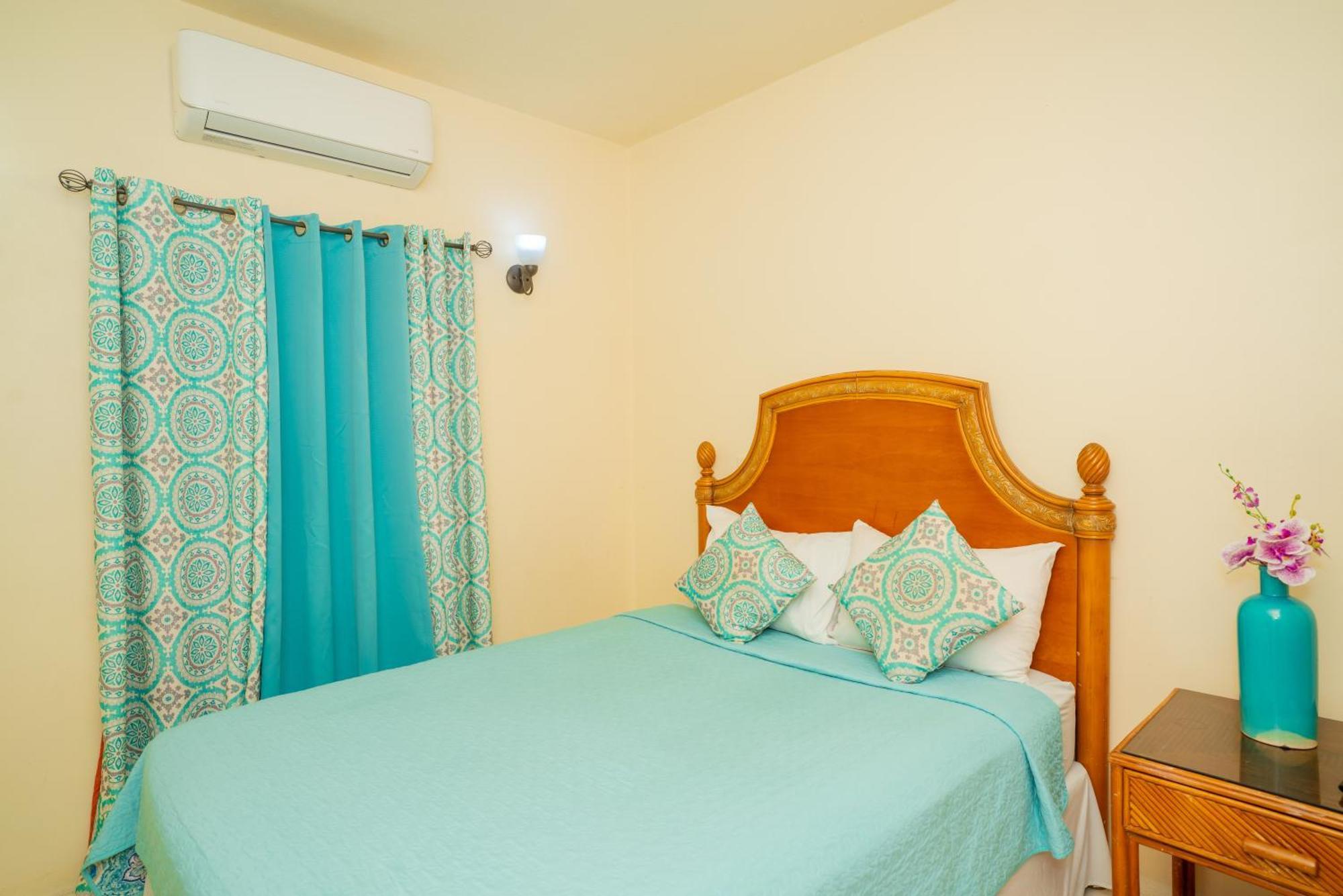 Connie'S Comfort Suites セントジョンズ エクステリア 写真