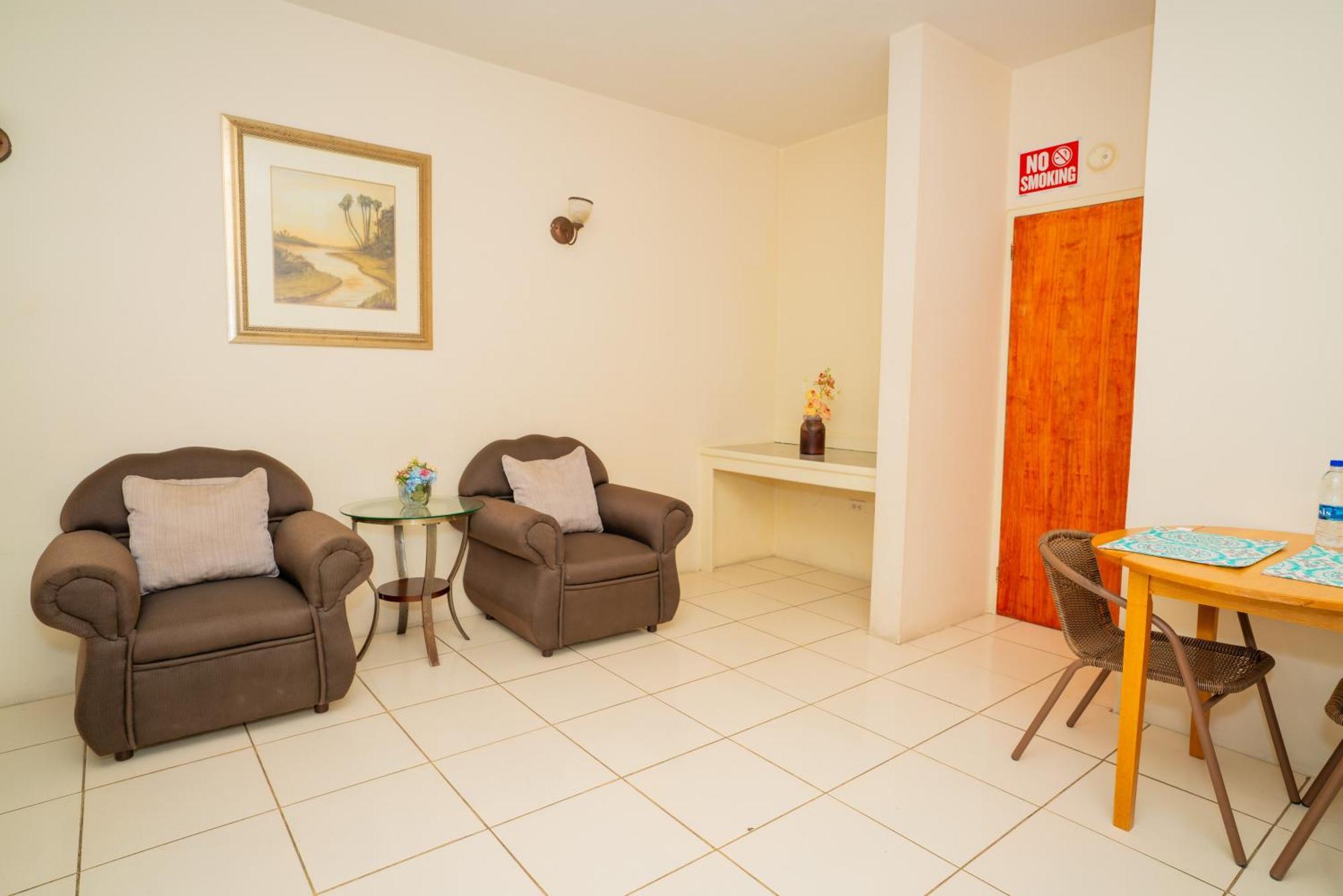 Connie'S Comfort Suites セントジョンズ エクステリア 写真