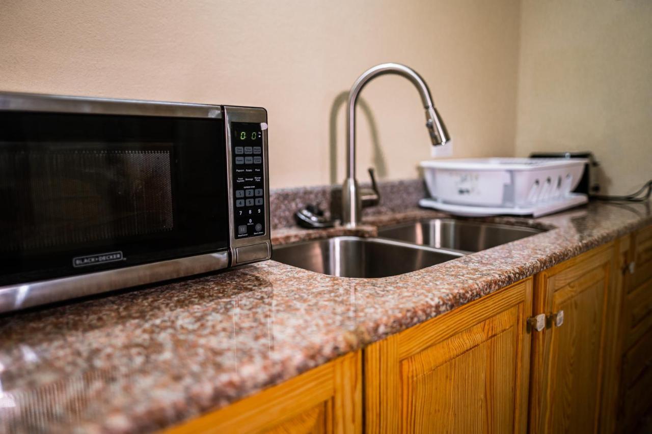 Connie'S Comfort Suites セントジョンズ エクステリア 写真