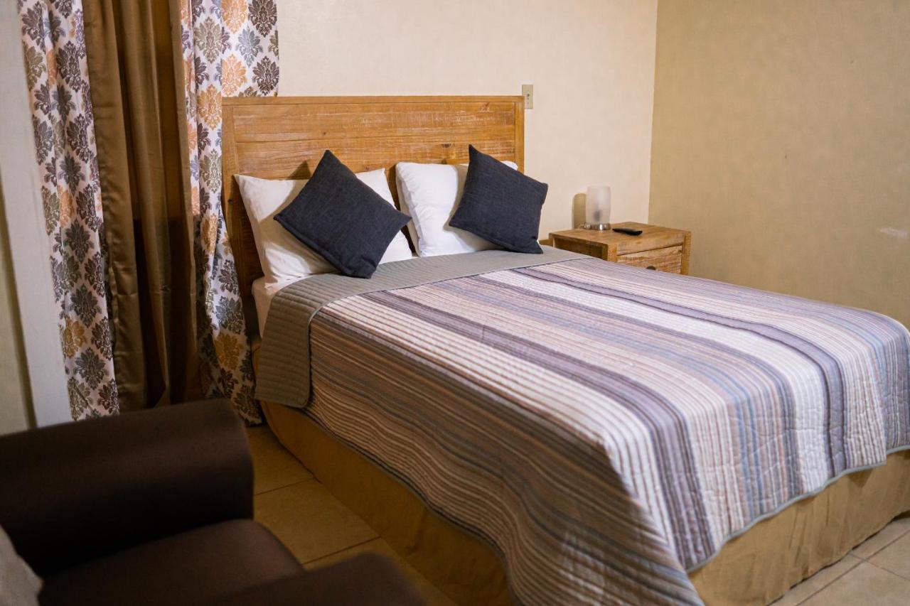Connie'S Comfort Suites セントジョンズ エクステリア 写真
