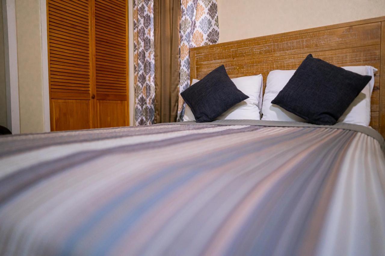 Connie'S Comfort Suites セントジョンズ エクステリア 写真